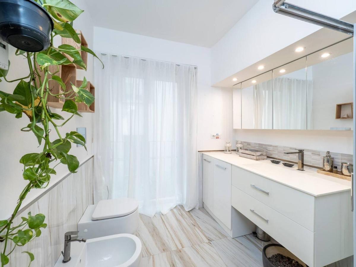 La Dolce Vita In Center Apartment