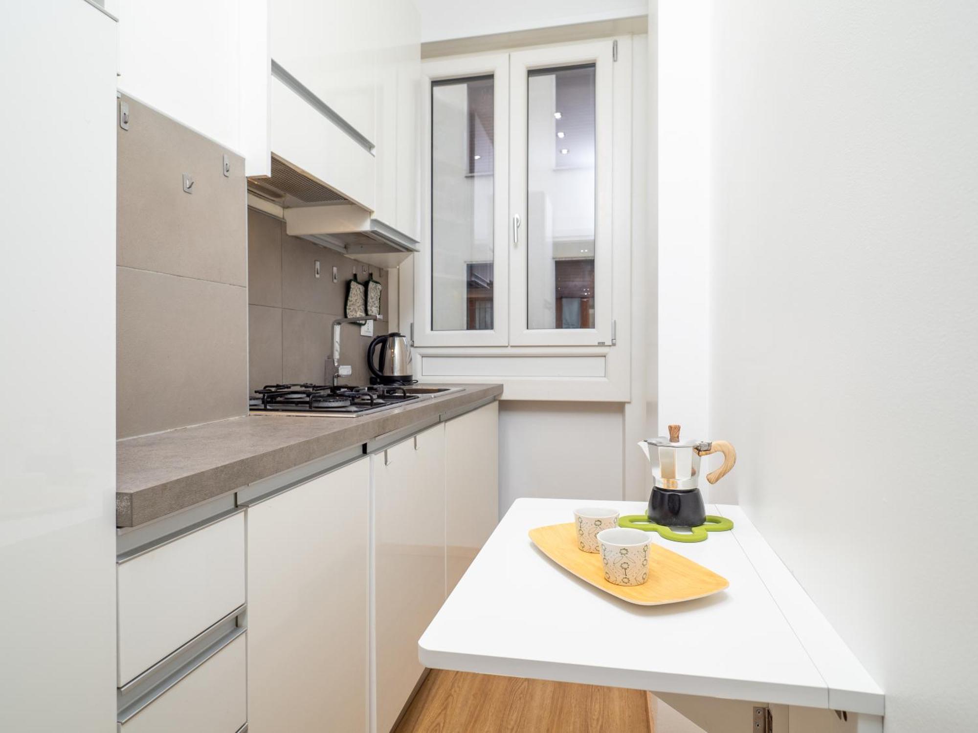 5 Guests - Modern With Balcony