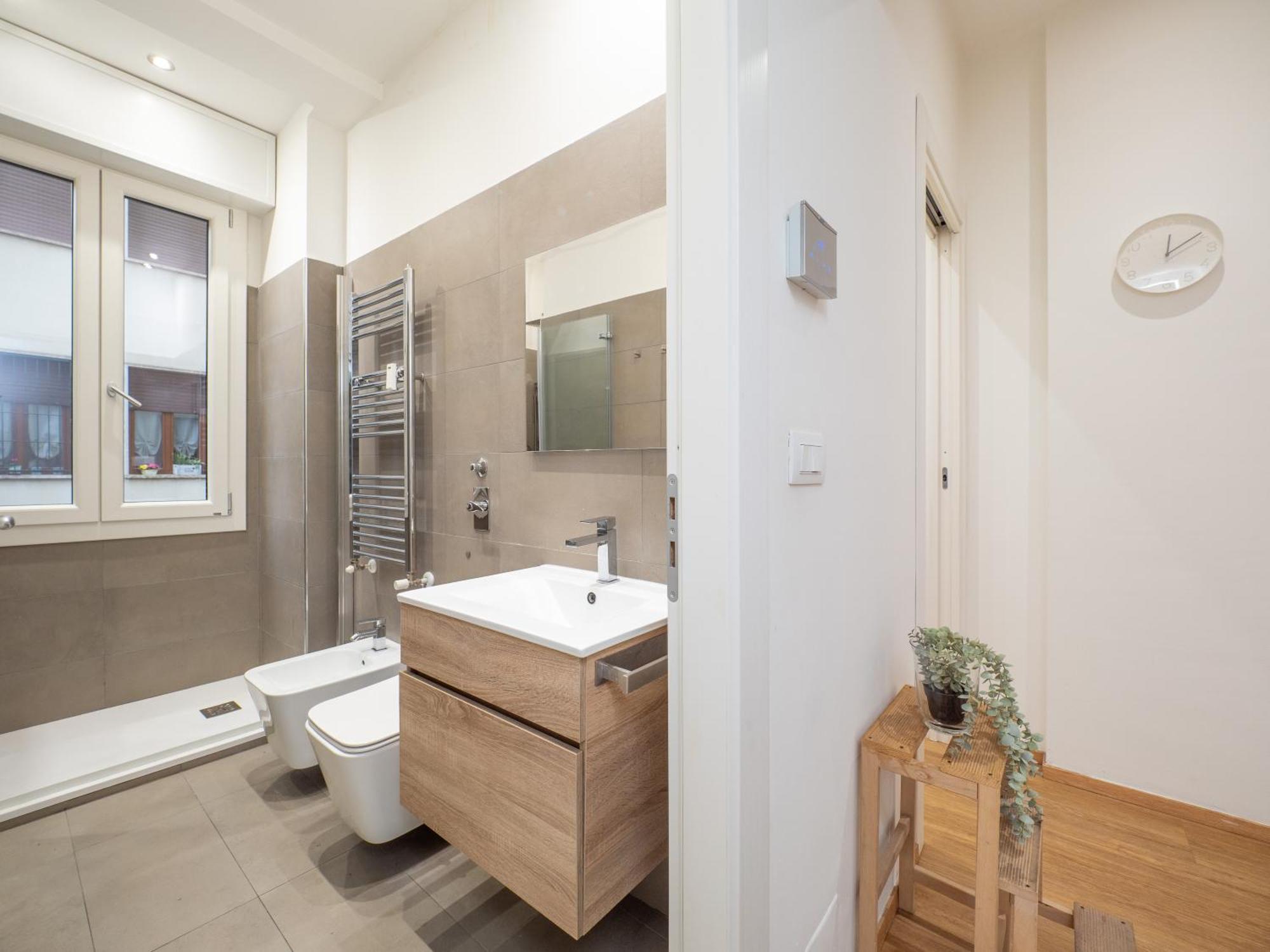 5 Guests - Modern With Balcony Milan