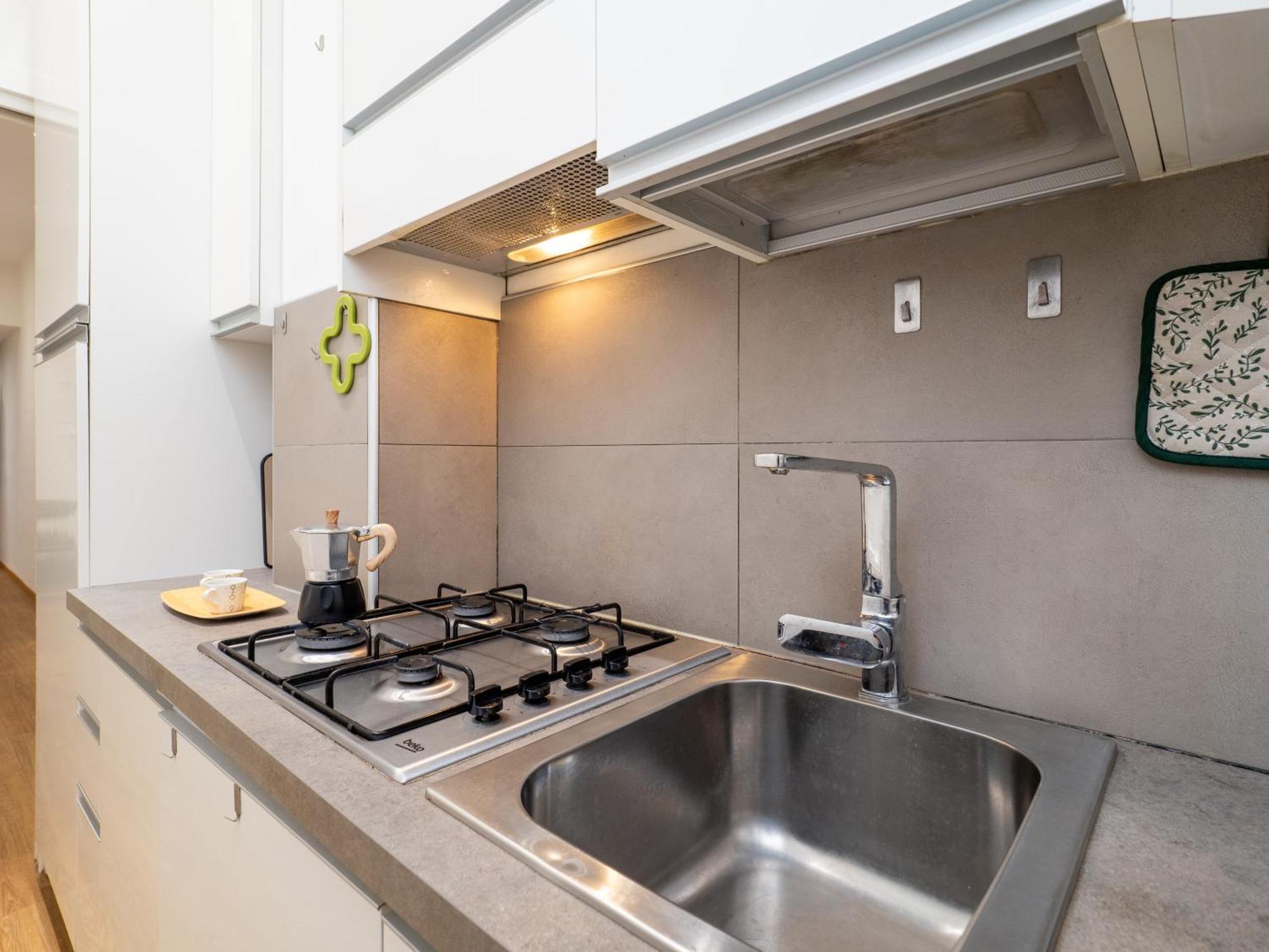 5 Guests - Modern With Balcony Milan