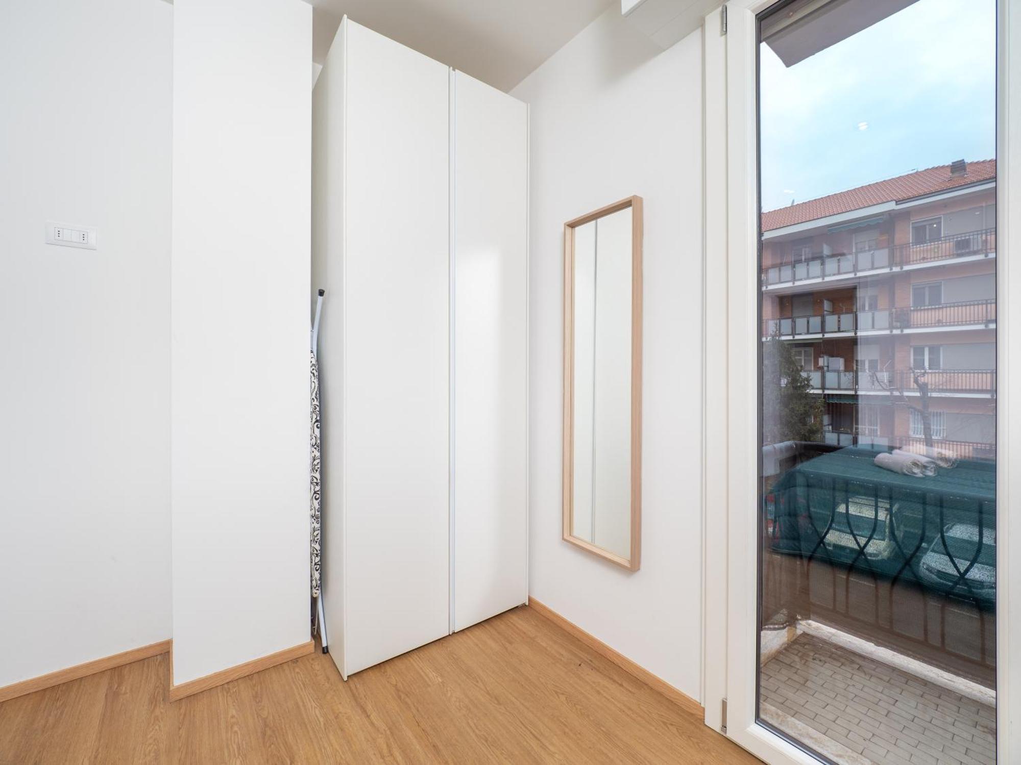5 Guests - Modern With Balcony Milan