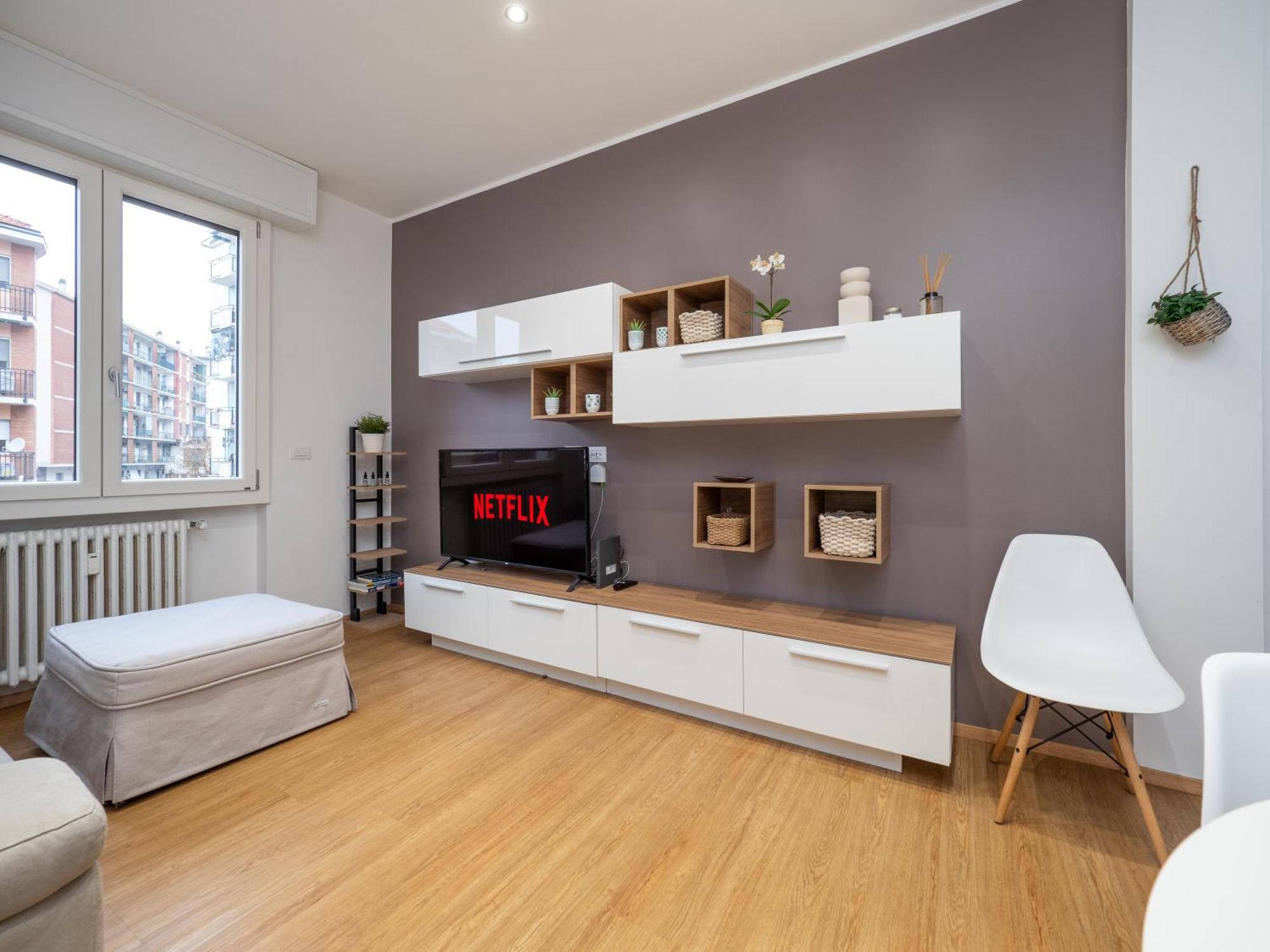 5 Guests - Modern With Balcony *