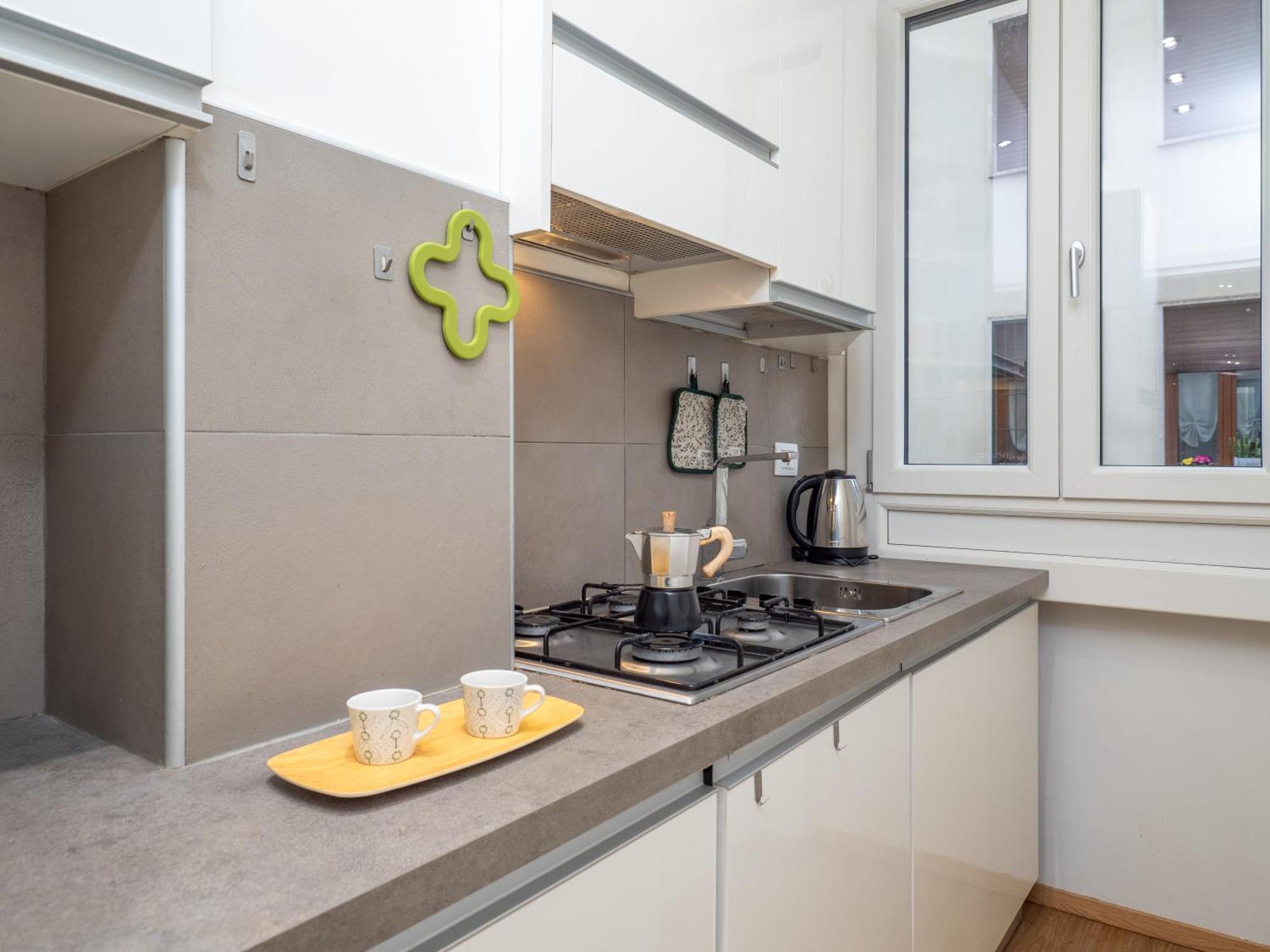 5 Guests - Modern With Balcony Milan