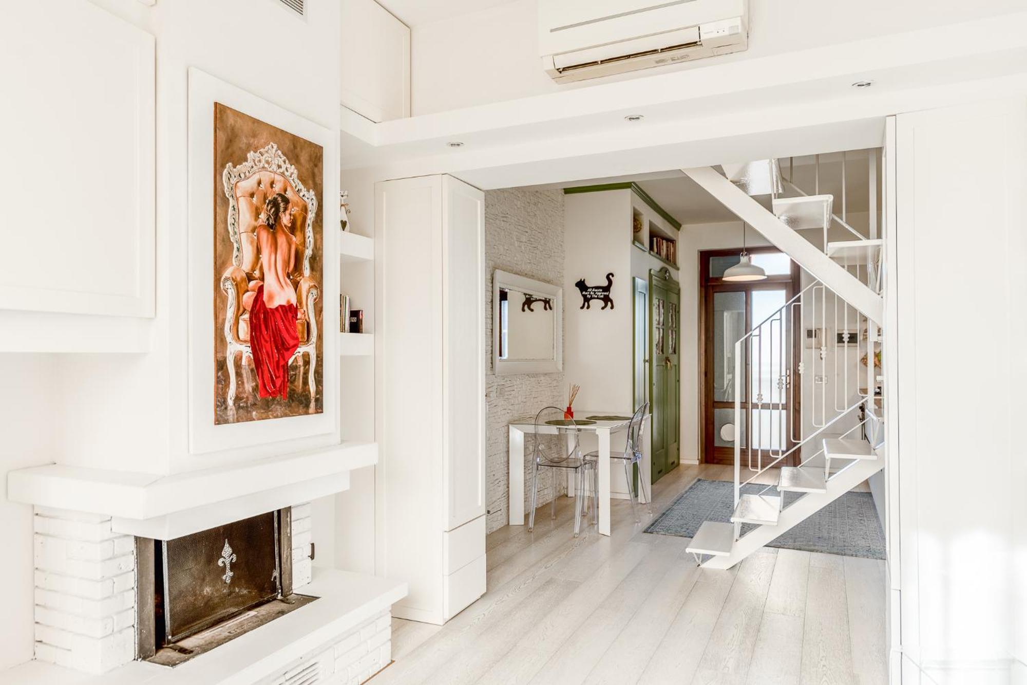 Bright Loft - Free Private Parking Apartment *