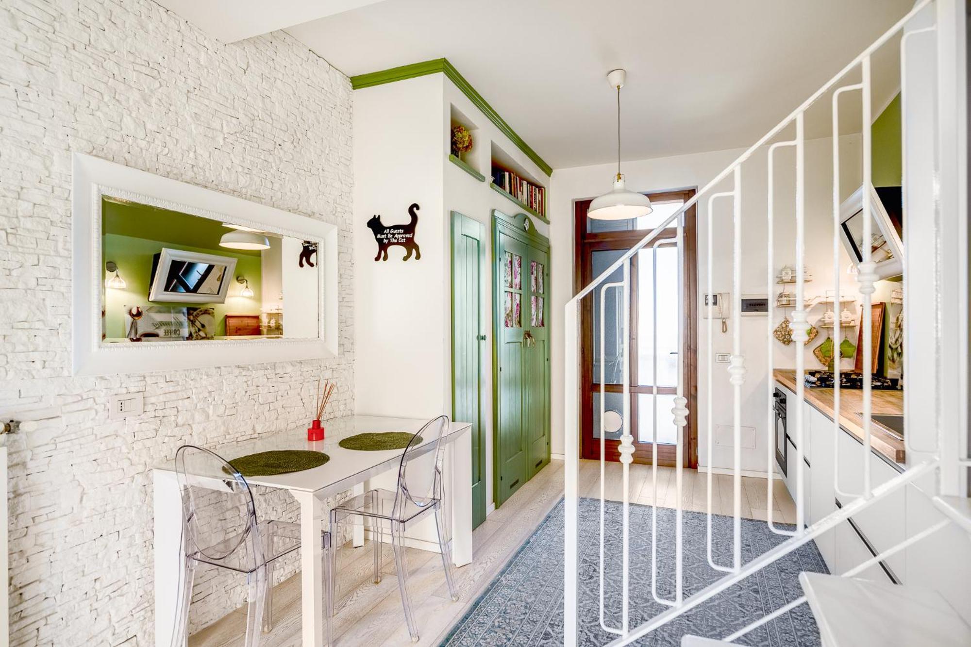 Bright Loft - Free Private Parking Apartment *
