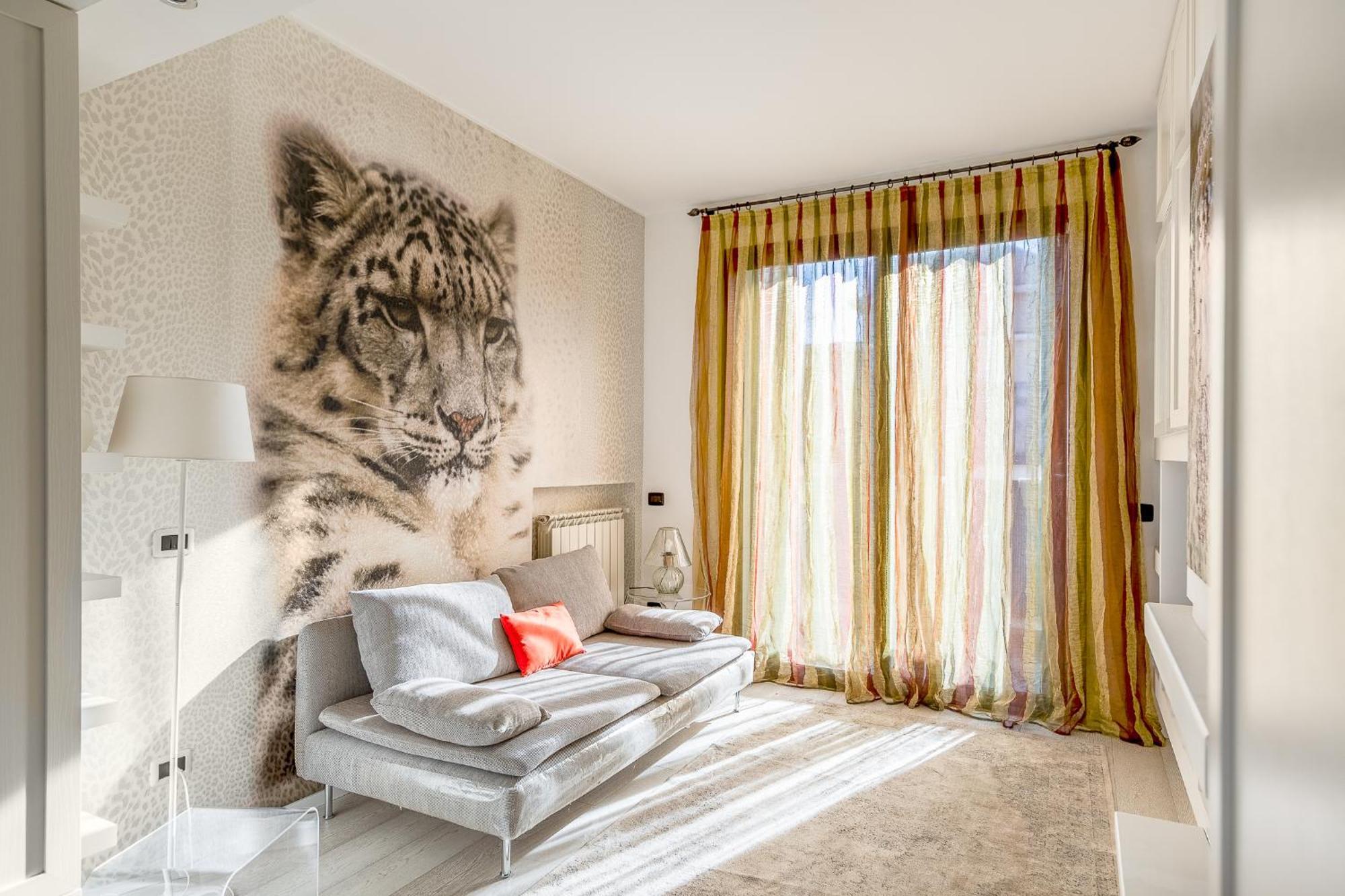 Bright Loft - Free Private Parking Apartment