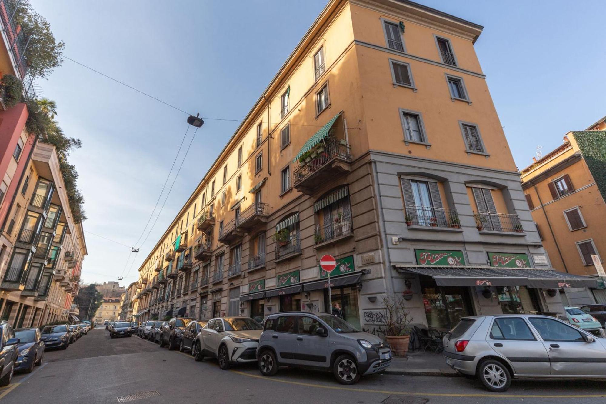 Cozy Small House Porta Venezia Apartment *
