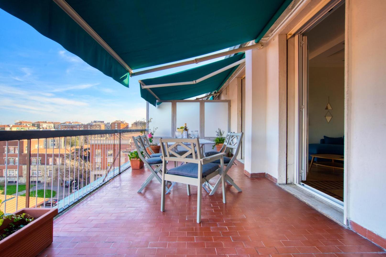 Spacious Penthouse With Panoramic Terrace - 20 Minutes From Duomo Apartment Mailand