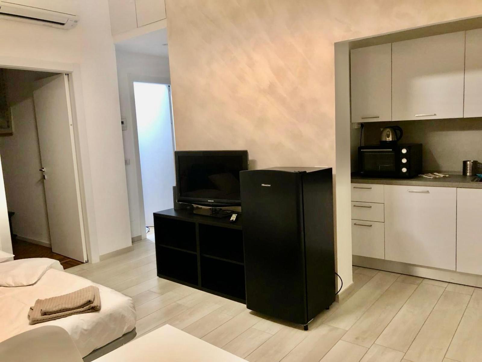 Lovely 2 With Small Garden Apartment *
