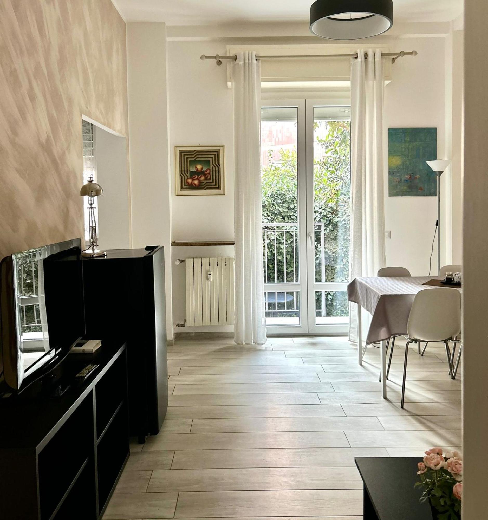Lovely 2 With Small Garden Apartment Mailand