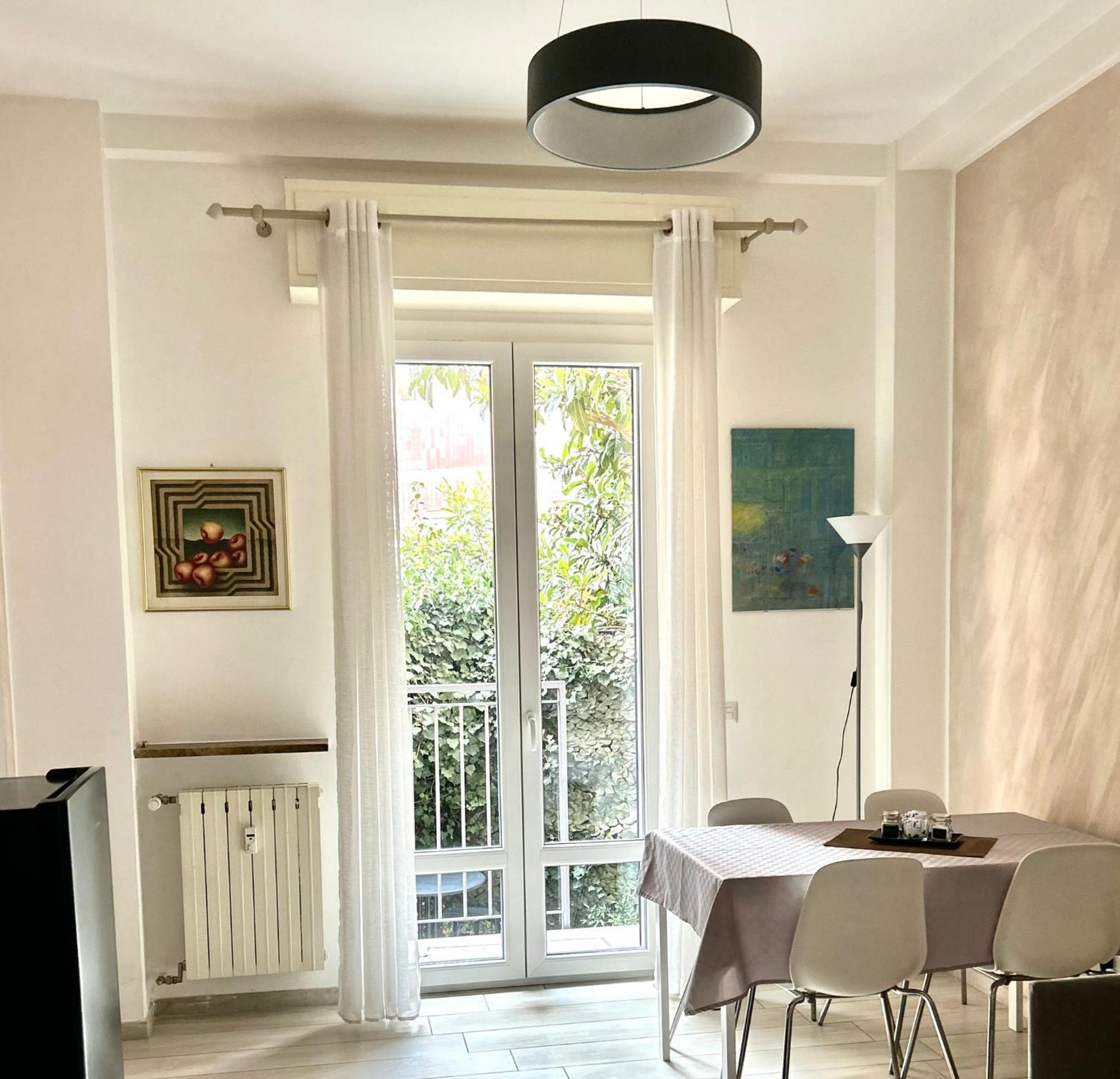 Apartment Lovely 2 With Small Garden Mailand