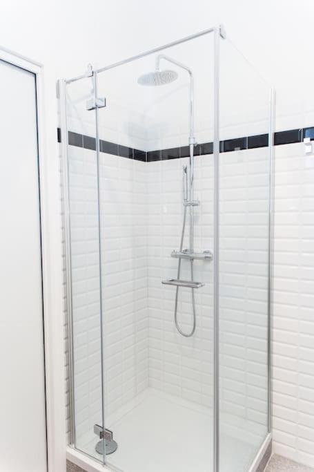 New Elegant Flat 3 Min From Station. Milão