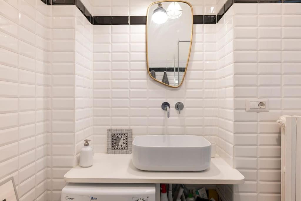 New Elegant Flat 3 Min From Station. Apartamento