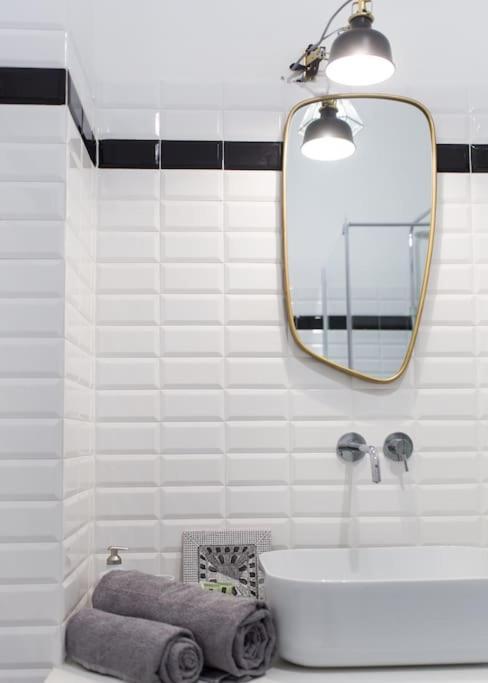 New Elegant Flat 3 Min From Station. Milão