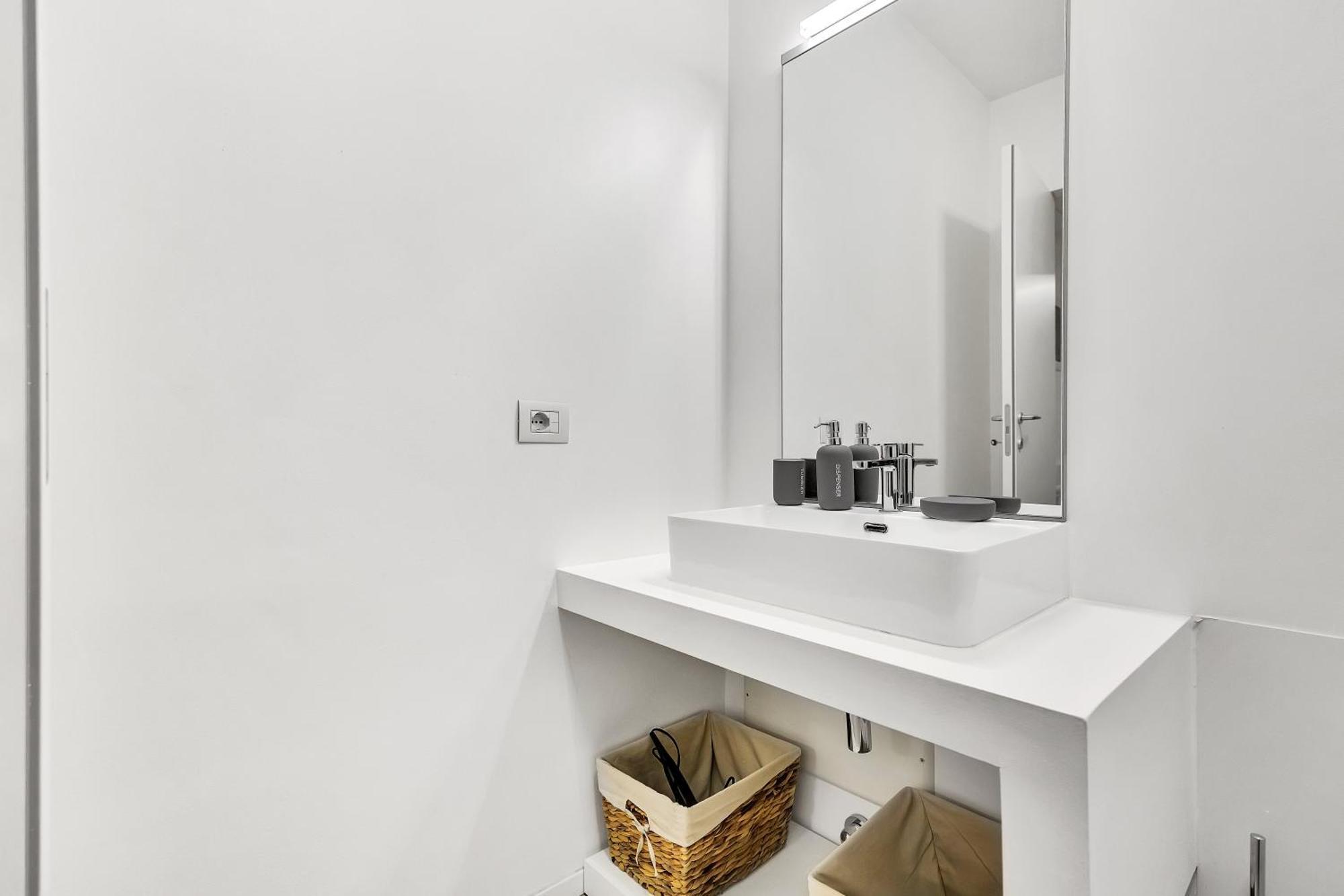 Design & Comfort - Loft In Milan's Historic Center
