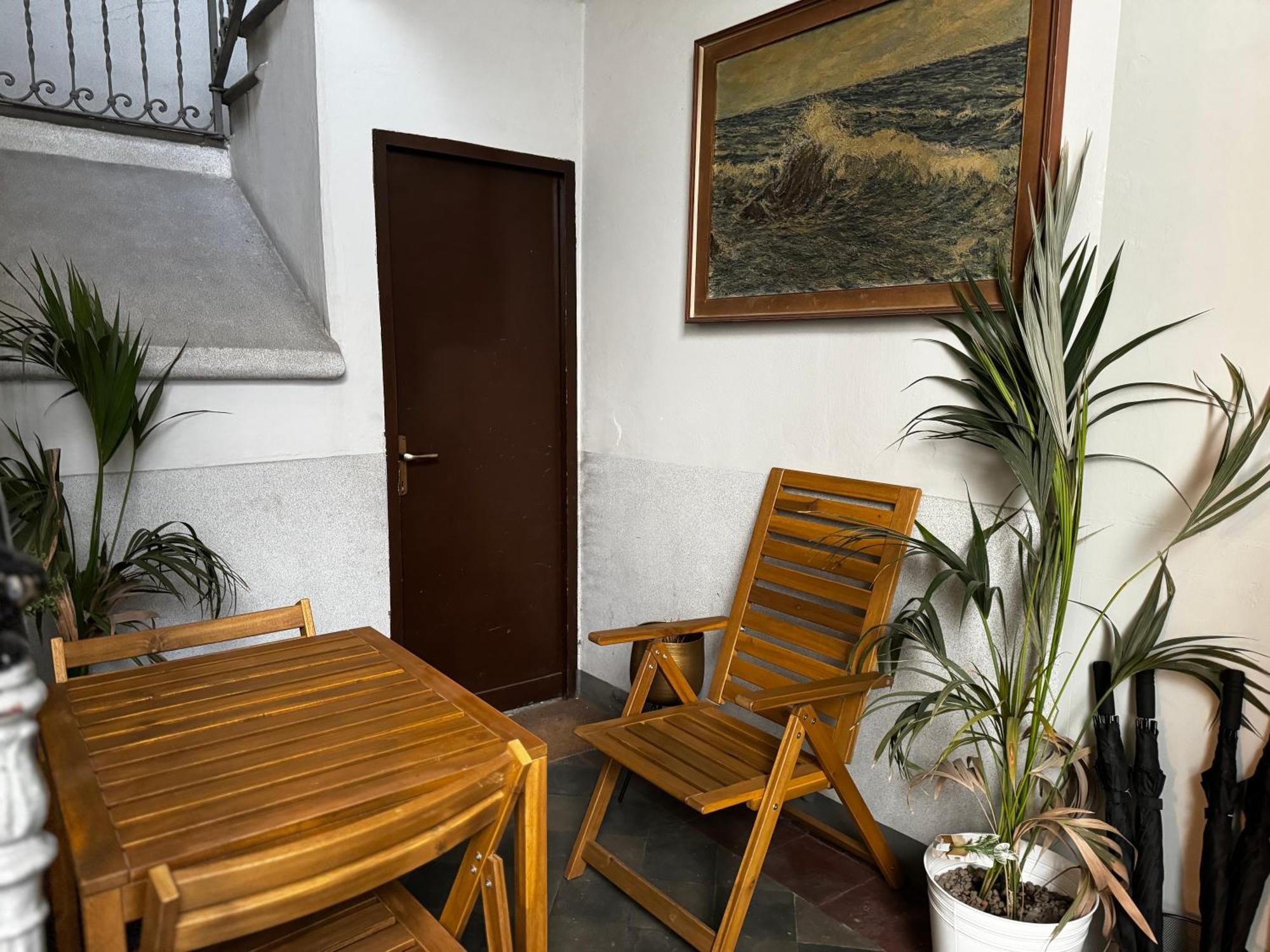 Regina In Porta Romana 3 - Sky Tv, Wifi & Breakfast Box