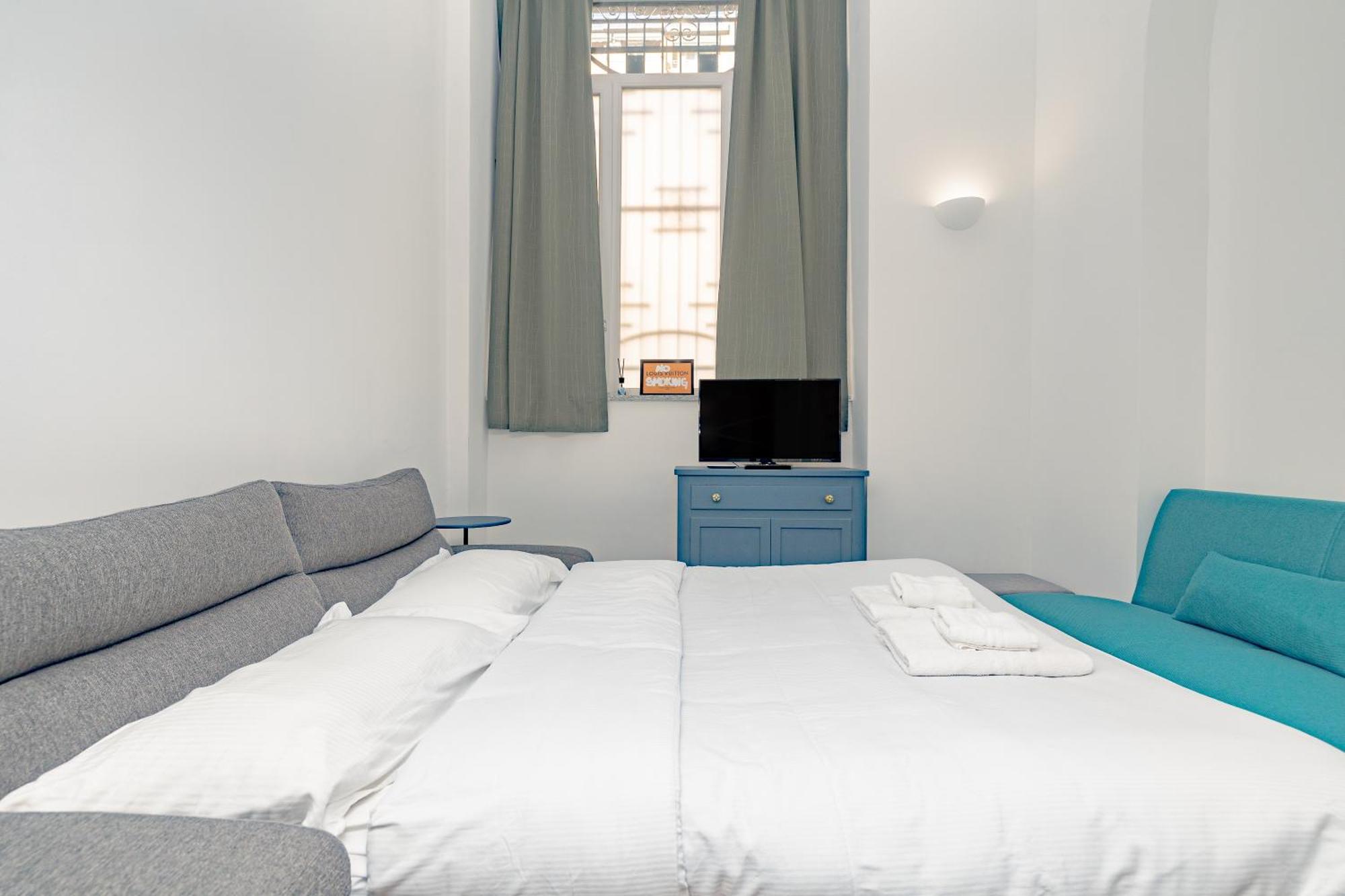 Barbara's House - Navigli - 2 Km From Duomo Apartment