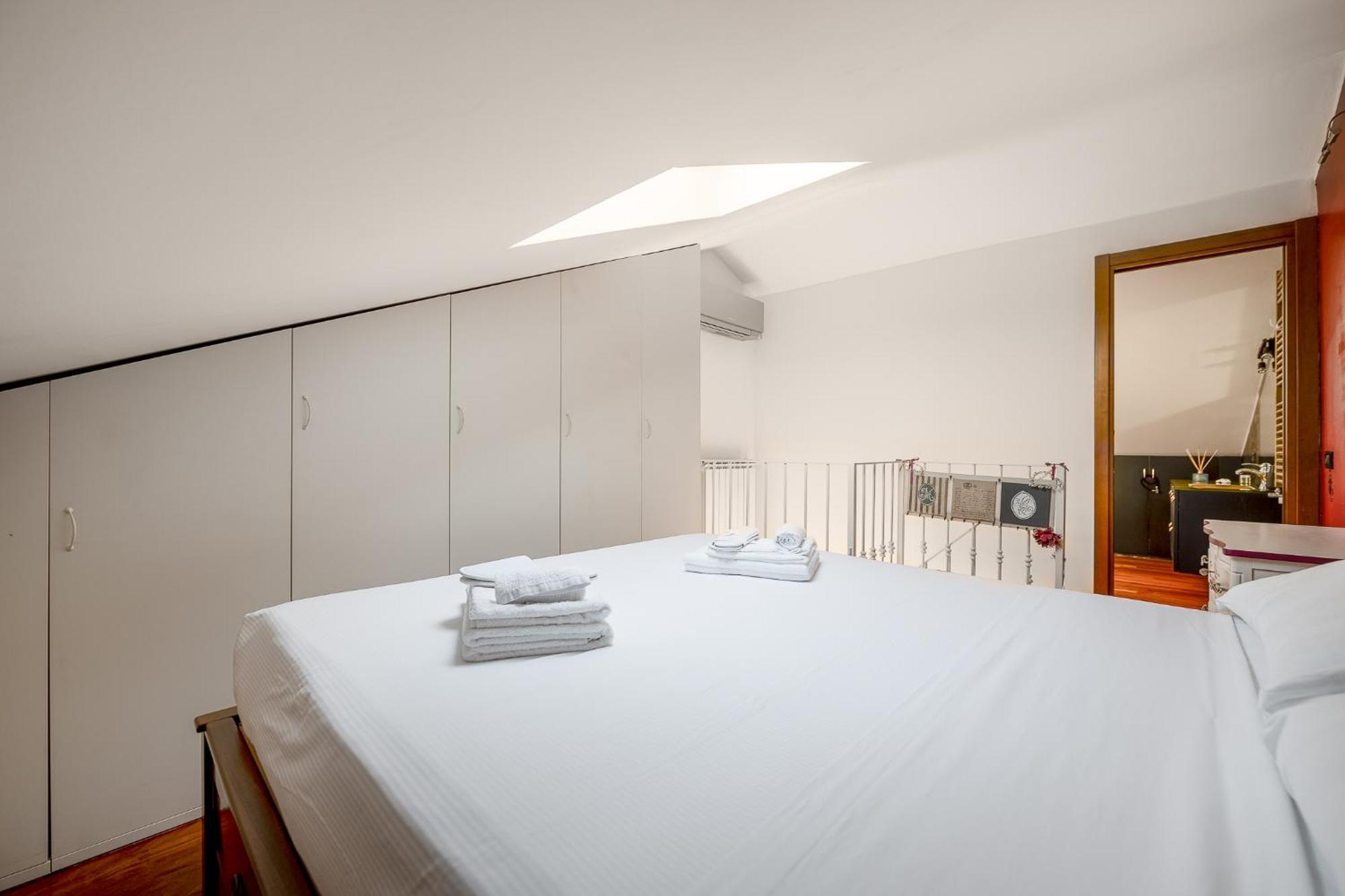 Bright Loft - Free Private Parking *