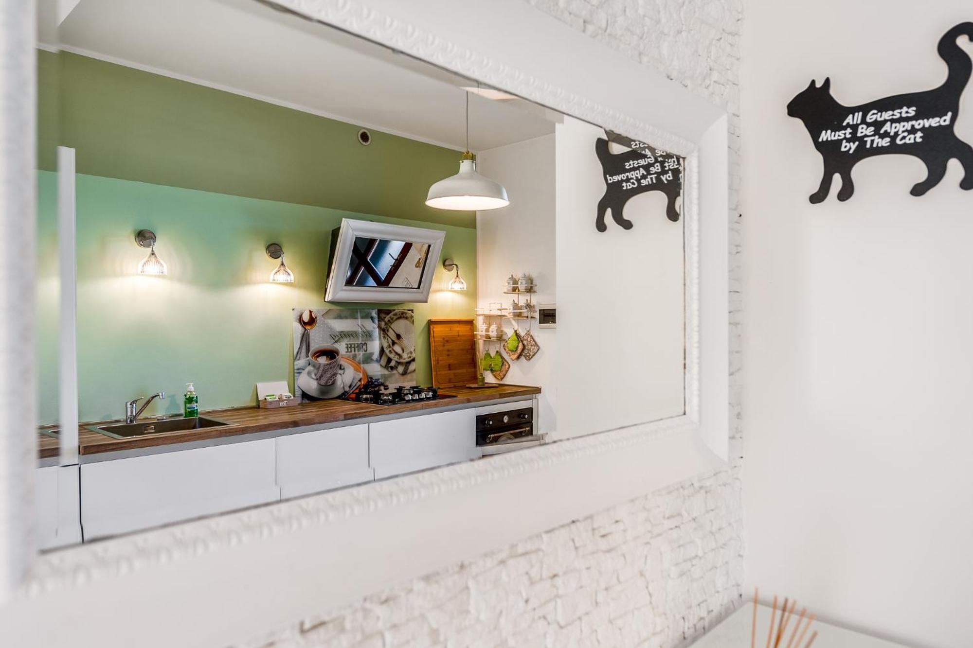 Bright Loft - Free Private Parking
