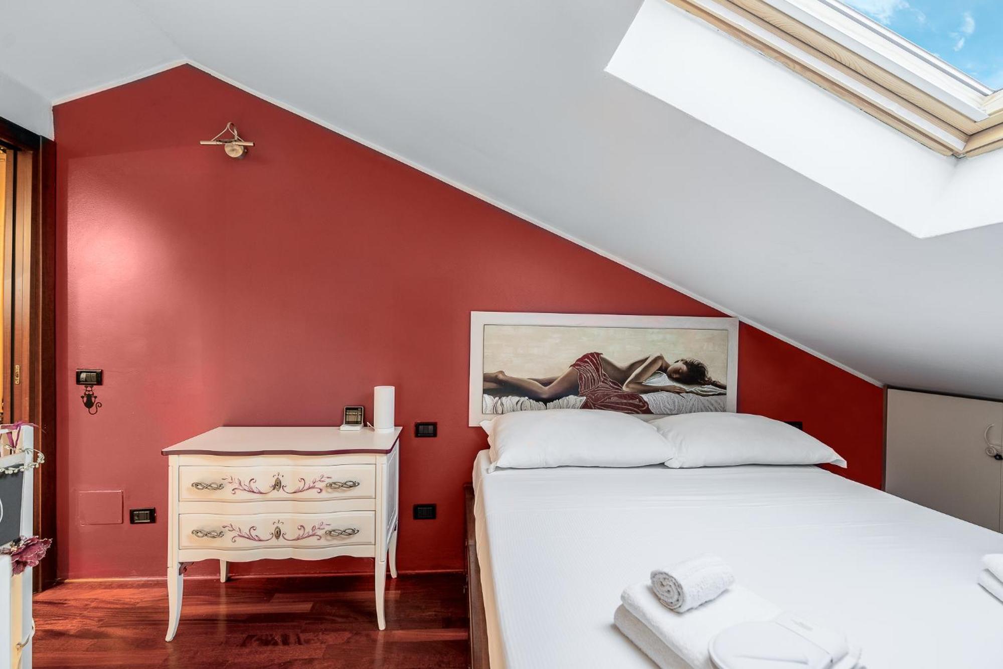 Bright Loft - Free Private Parking Apartment *