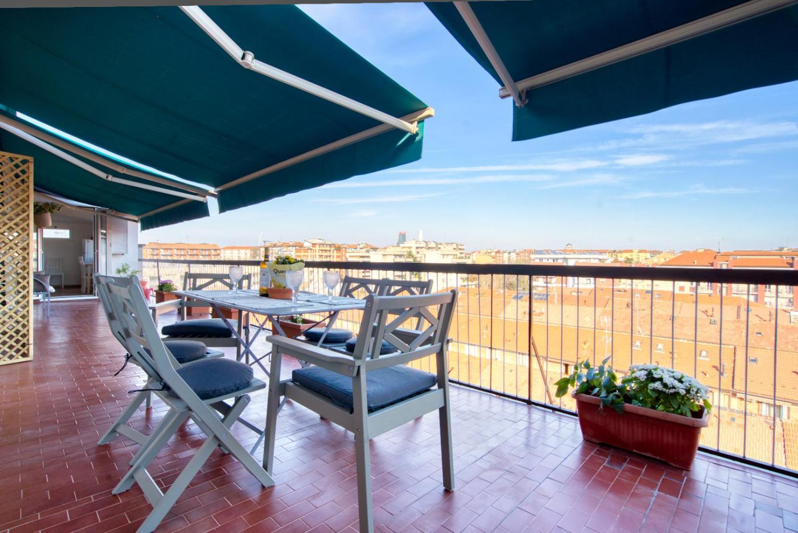 Spacious Penthouse With Panoramic Terrace - 20 Minutes From Duomo