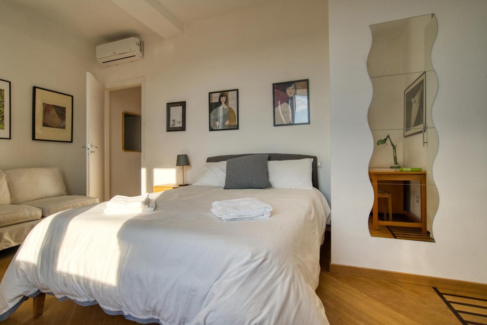 Spacious Penthouse With Panoramic Terrace - 20 Minutes From Duomo *