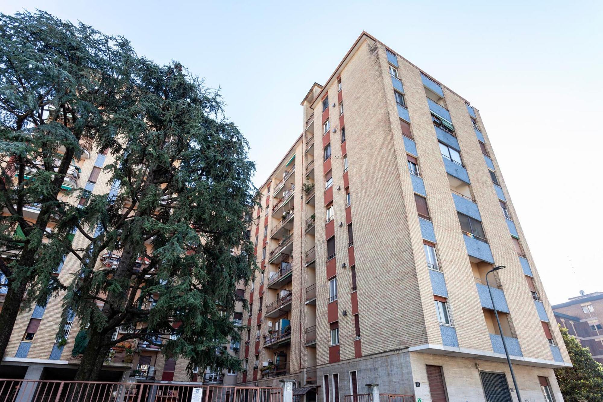 Two Spacious Bedrooms 1 Minute To Metro Stop Apartment *