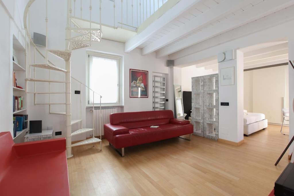 Hacca Collection - Open Space In Porta Ticinese * Mailand