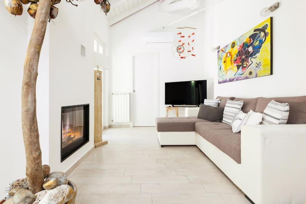 Apartment Elegant Triplex Townhouse With Luxe Terrace *