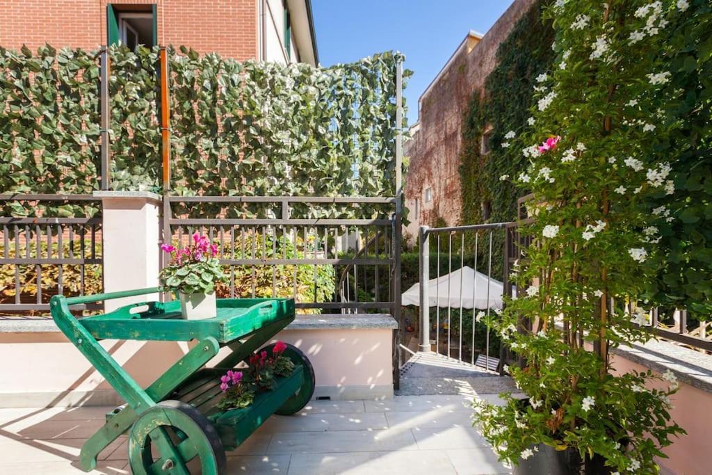 Elegant Triplex Townhouse With Luxe Terrace Mailand