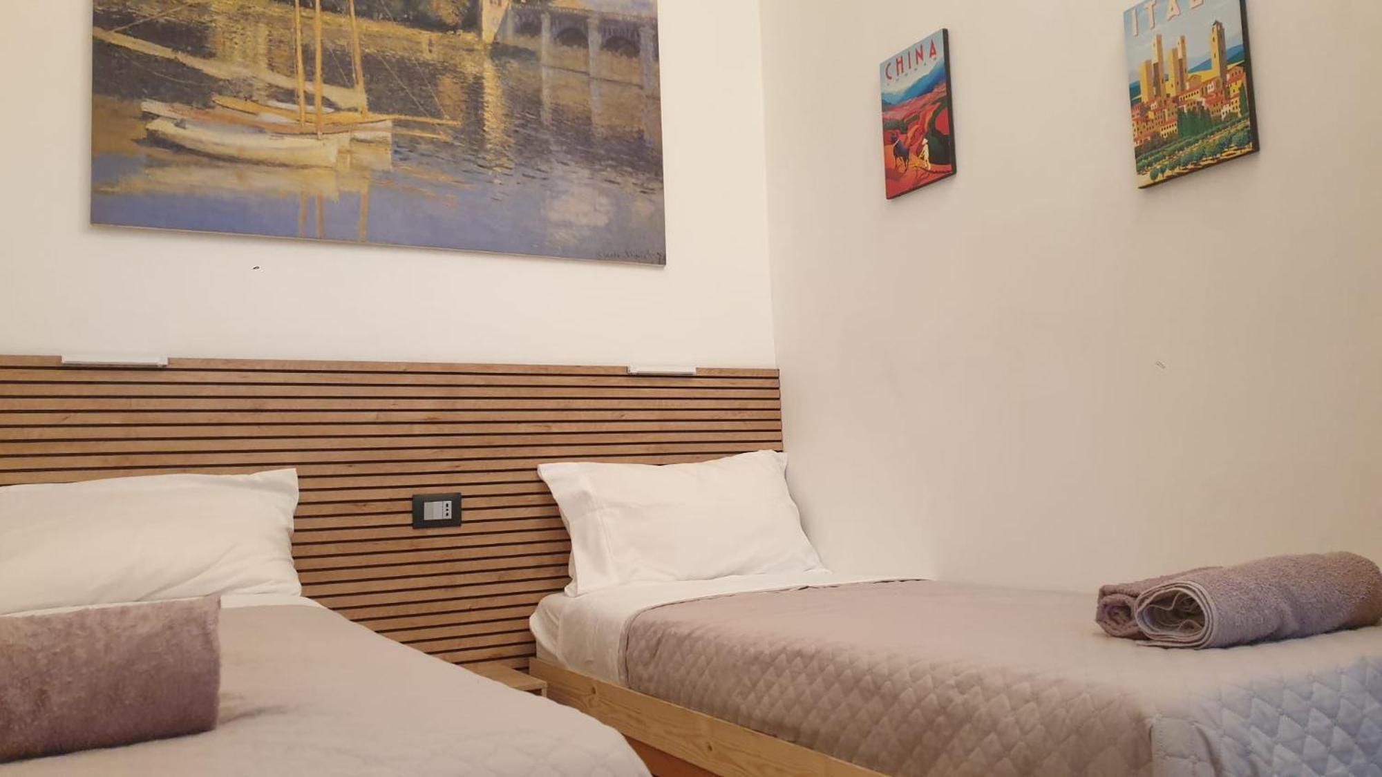 Apartamento Your Lovely Home, Porta Venezia-1 Queen Bed, 3 Single Beds, 1 Sofa Bed- Milão