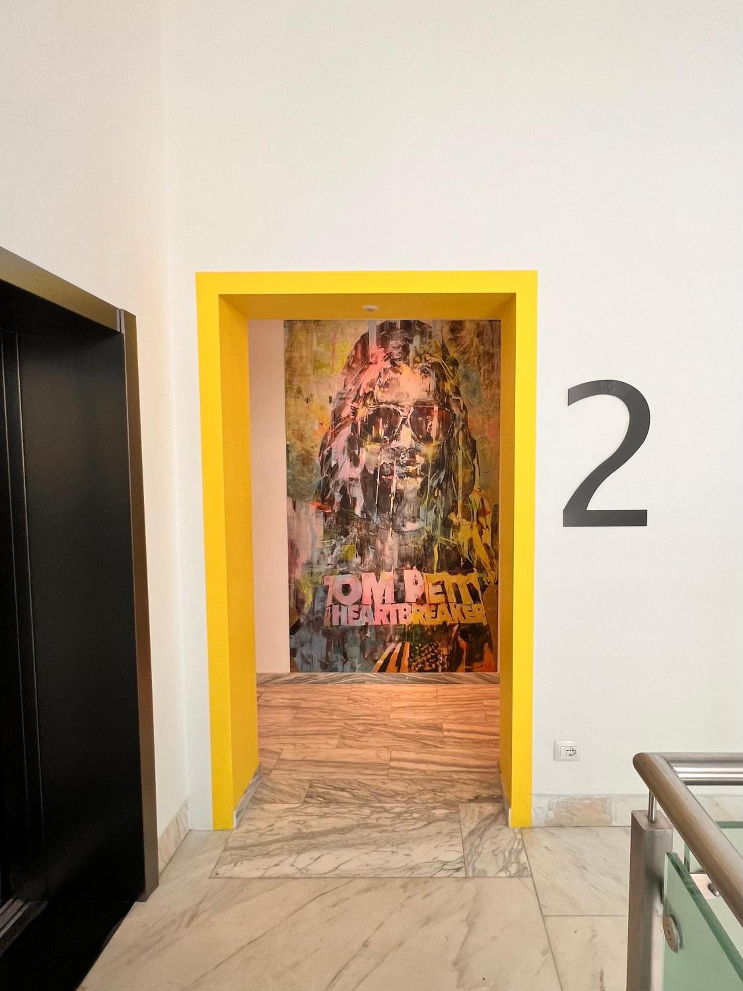 Welcome To Art Building - Comfort & Elegant Flat Apartment