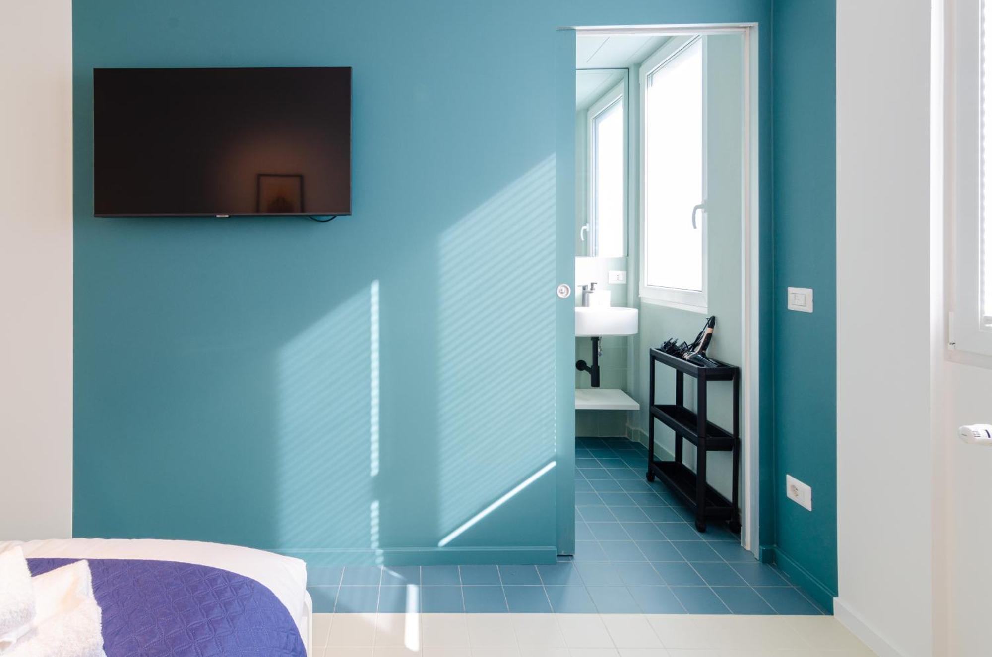 San Siro Blue Flat
