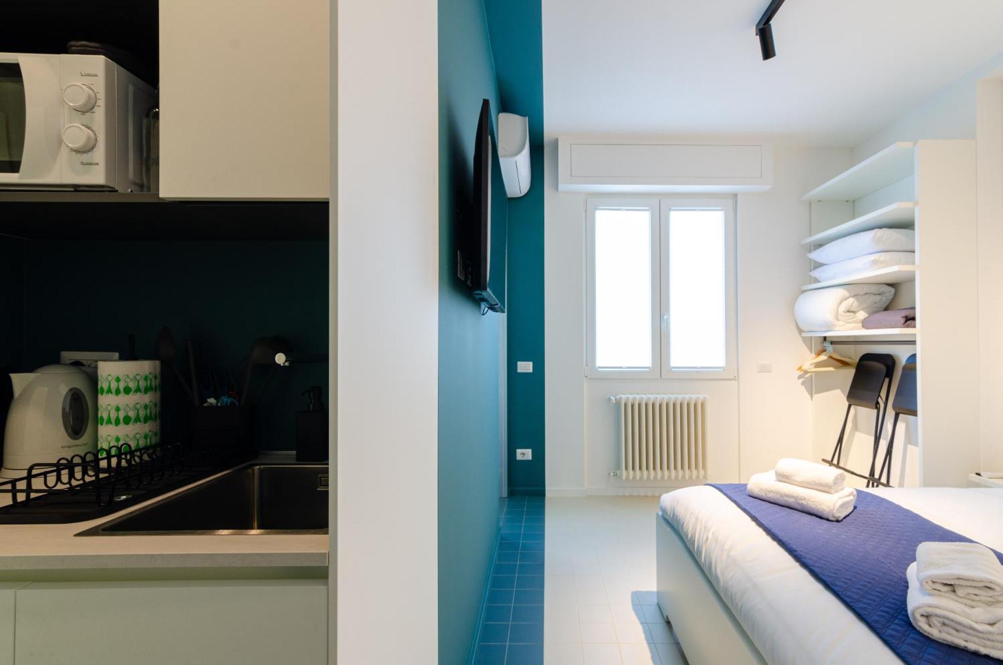 San Siro Blue Flat