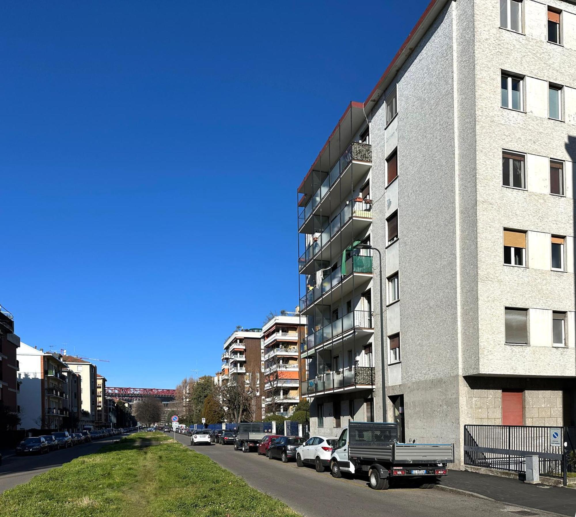 San Siro Blue Flat *