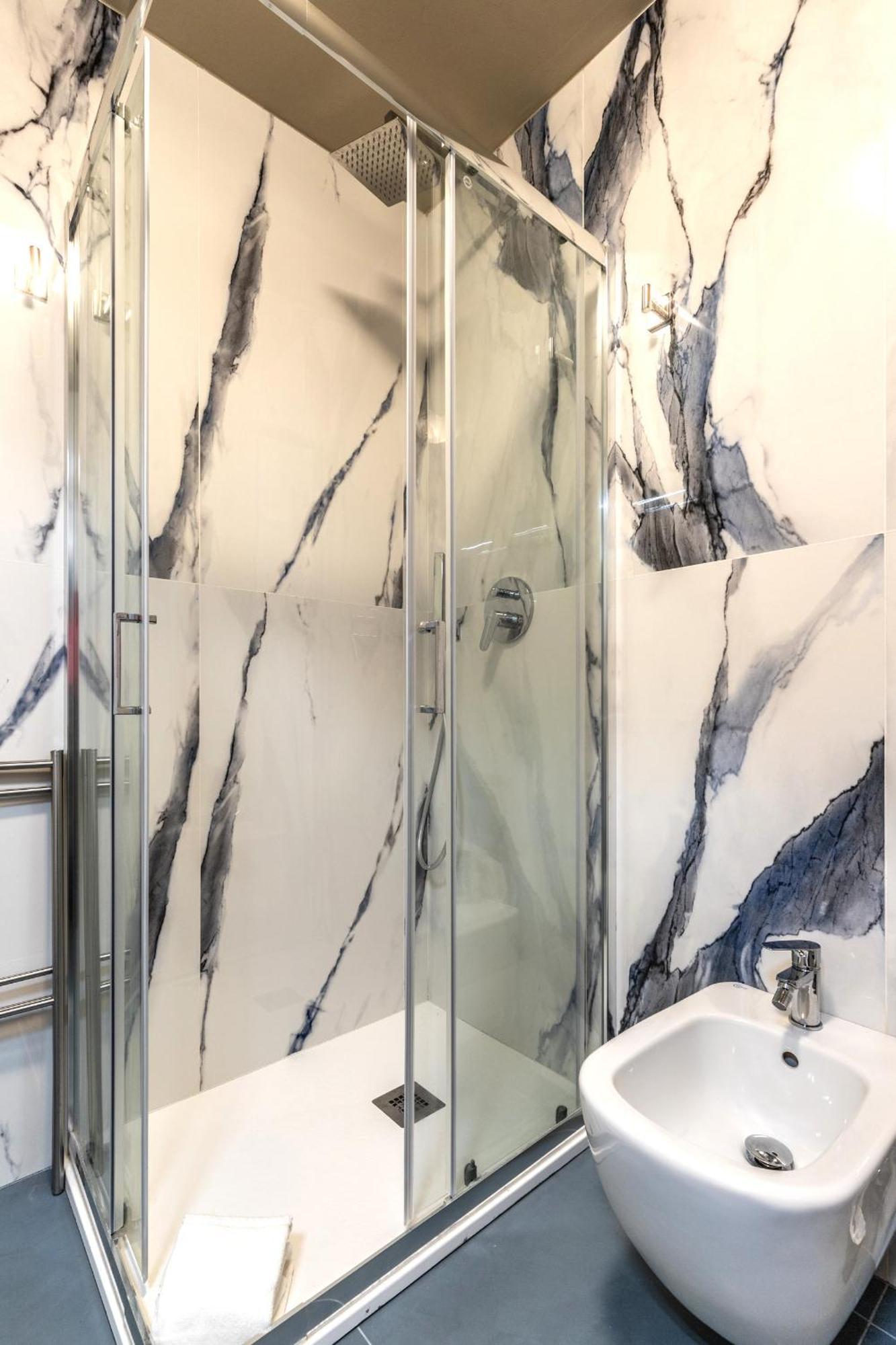 Stayeasy Quadronno33 - 3 Bedrooms, 2 Baths - Duomo Walking Distance Mailand