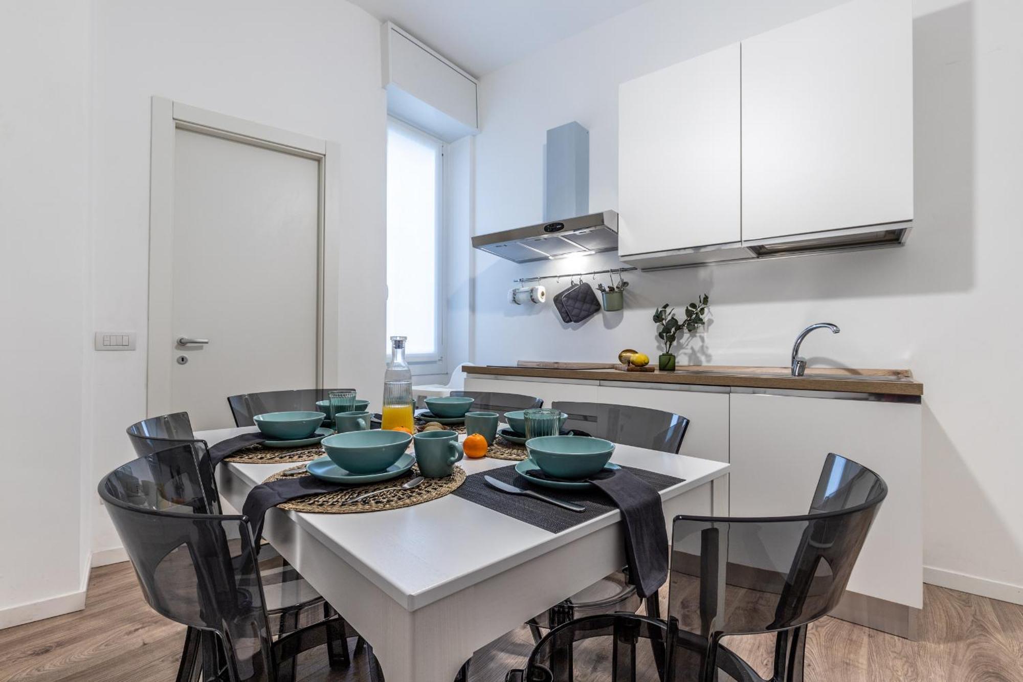 Stayeasy Quadronno33 - 3 Bedrooms, 2 Baths - Duomo Walking Distance Apartment Mailand