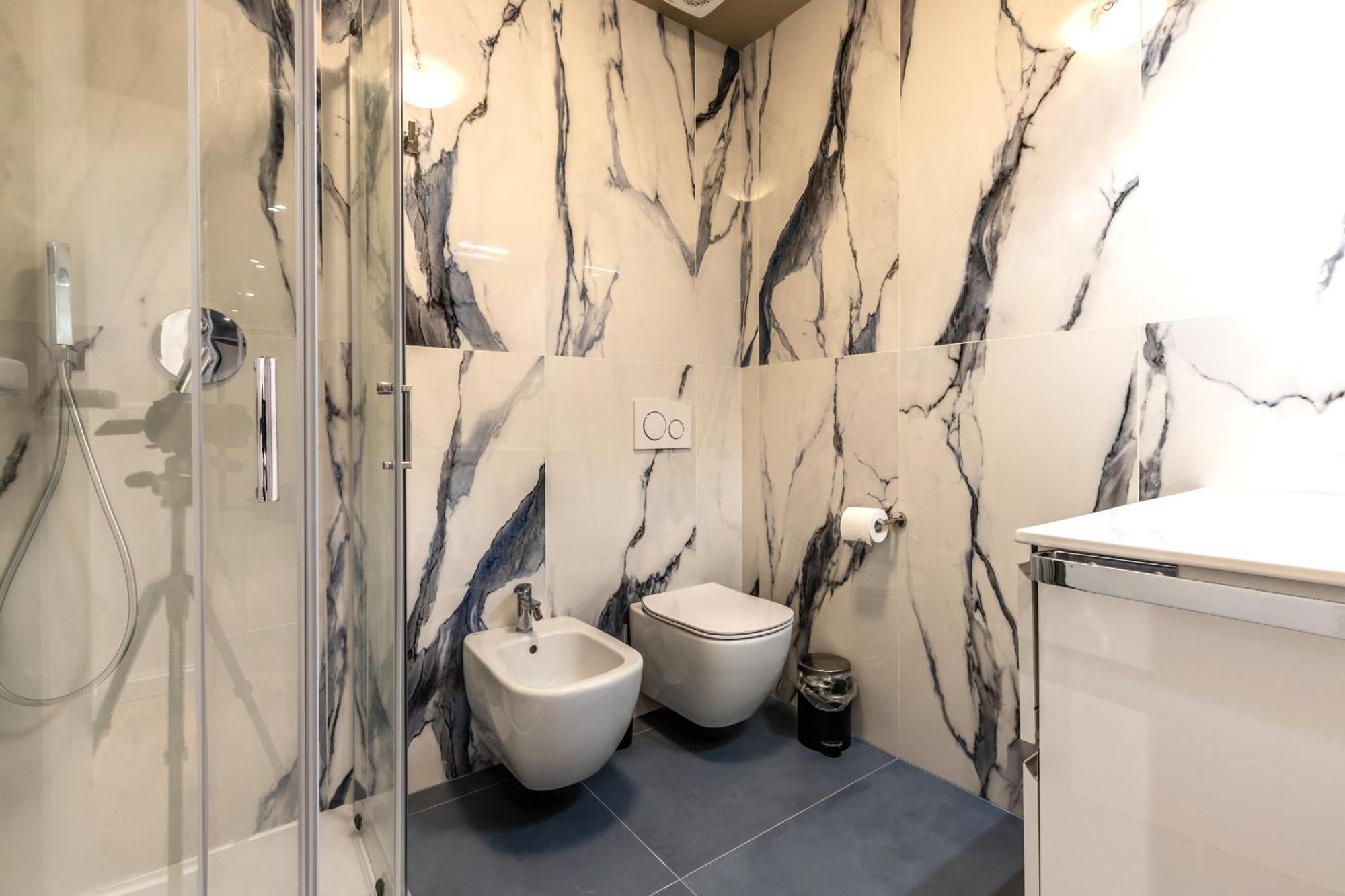 Apartment Stayeasy Quadronno33 - 3 Bedrooms, 2 Baths - Duomo Walking Distance Mailand