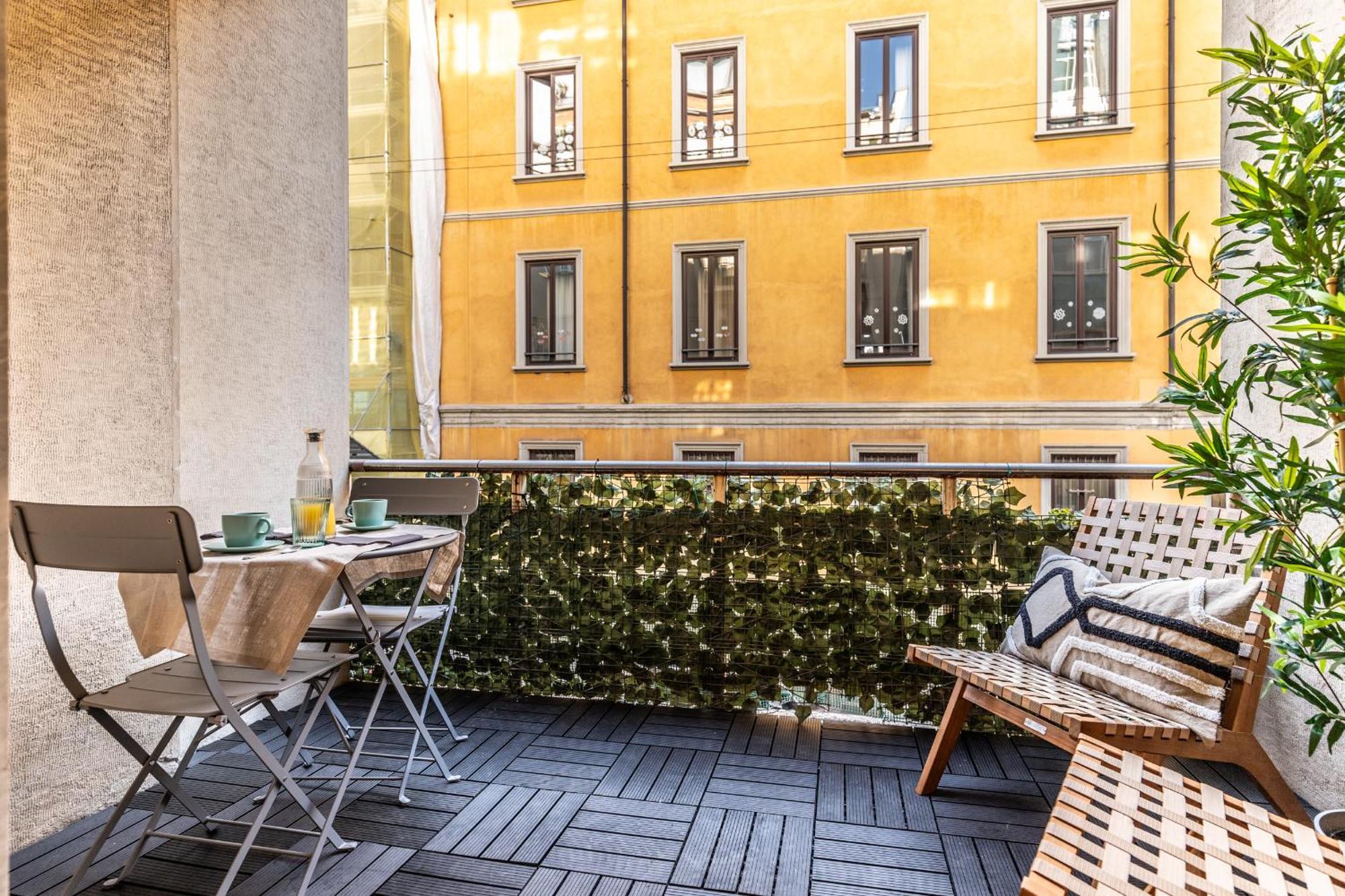 Stayeasy Quadronno33 - 3 Bedrooms, 2 Baths - Duomo Walking Distance * Mailand