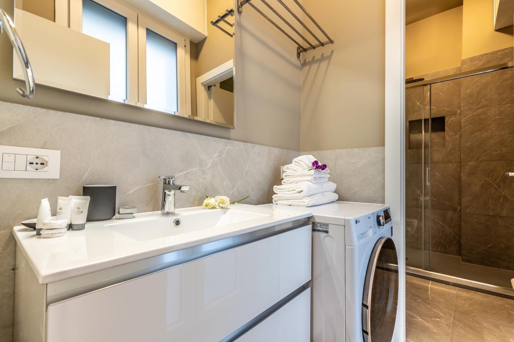 Apartment Stayeasy Quadronno33 - 3 Bedrooms, 2 Baths - Duomo Walking Distance Mailand
