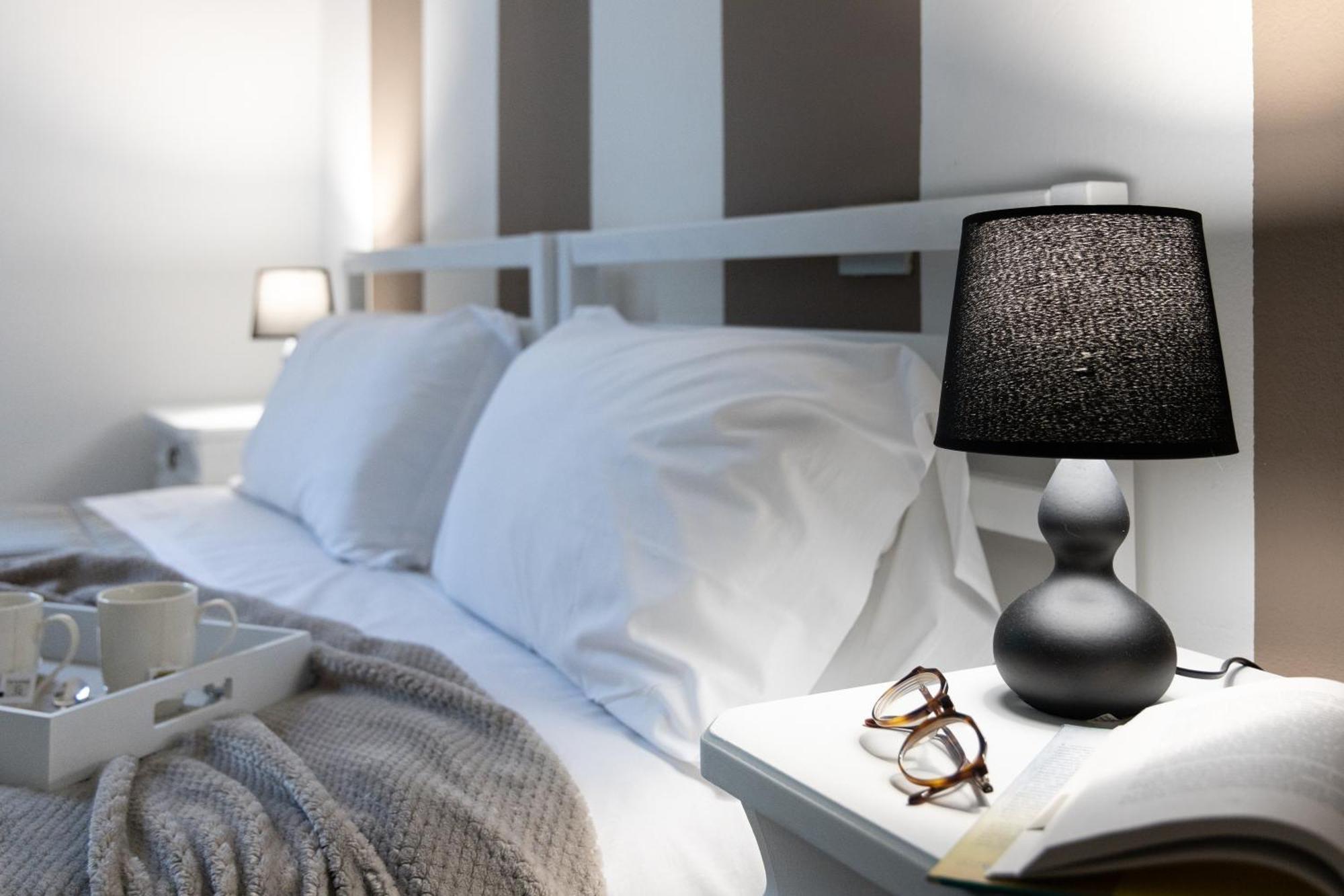 Apartment Elegant Near Metro Porta Romana,3 Fermate Subway-stop A Duomo, Wifi-netflix Free Milan
