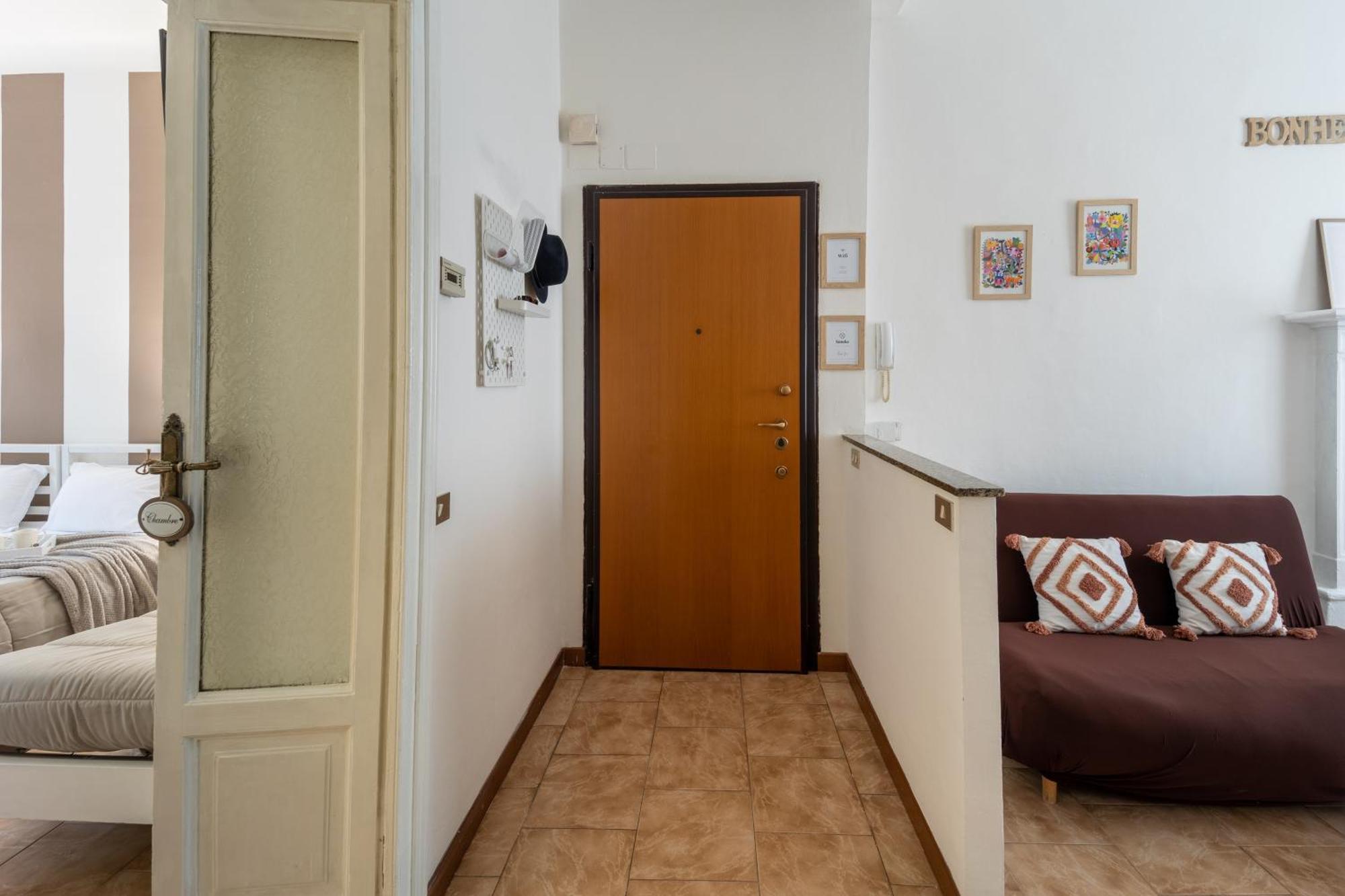 Elegant Near Metro Porta Romana,3 Fermate Subway-stop A Duomo, Wifi-netflix Free Apartment Milan
