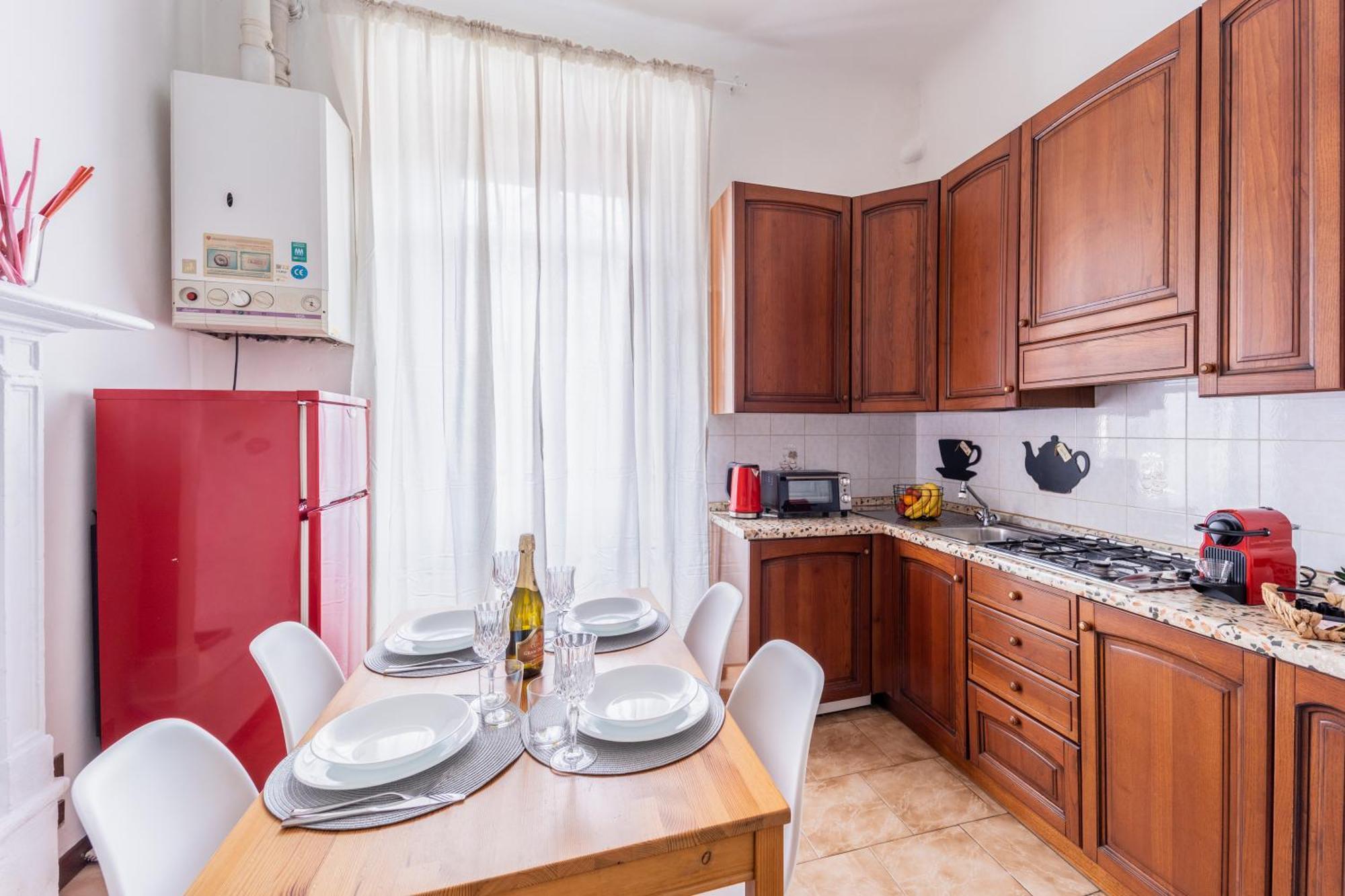 Apartment Elegant Near Metro Porta Romana,3 Fermate Subway-stop A Duomo, Wifi-netflix Free *