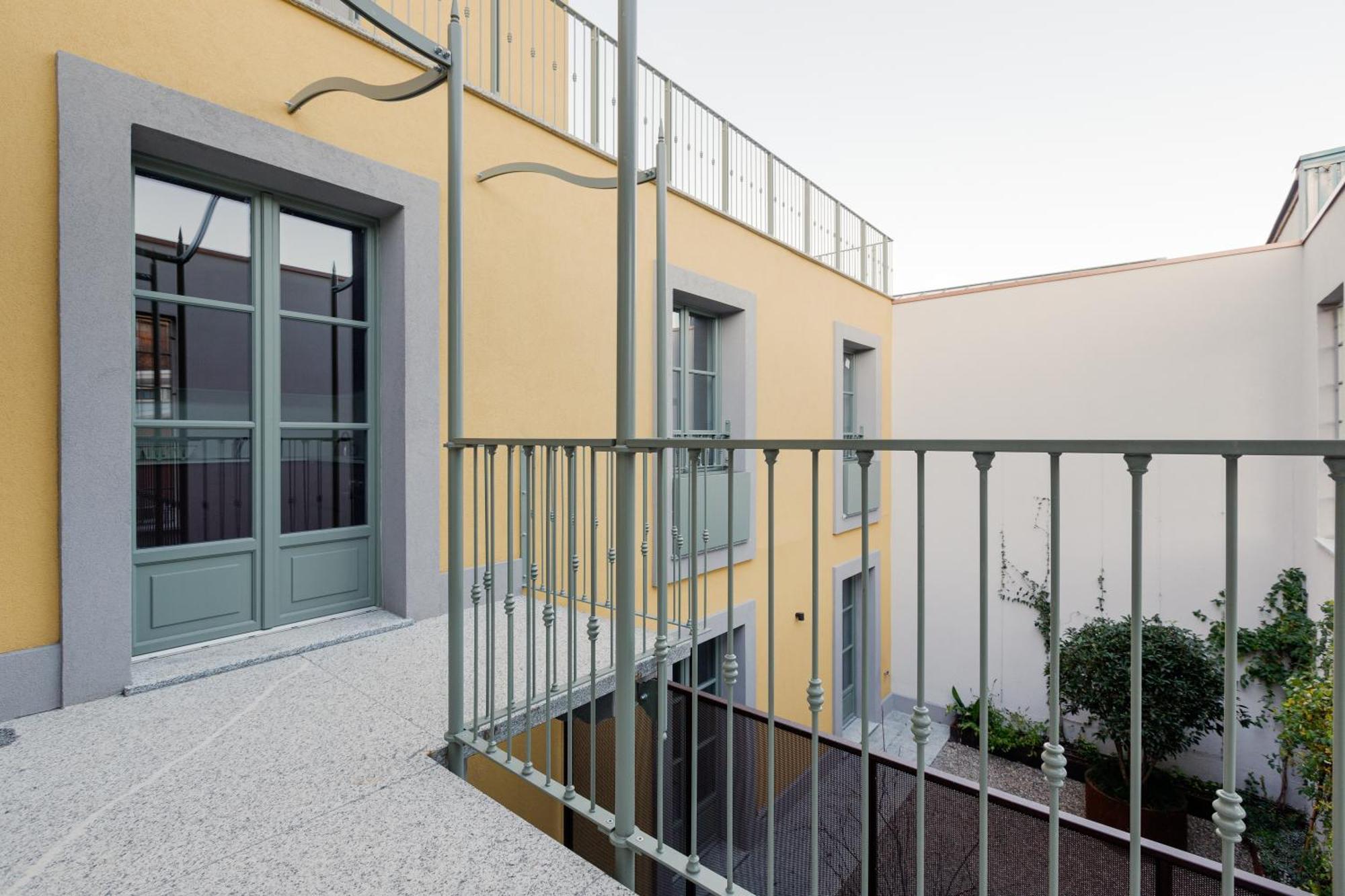 Modern In With Balcony Apartamento