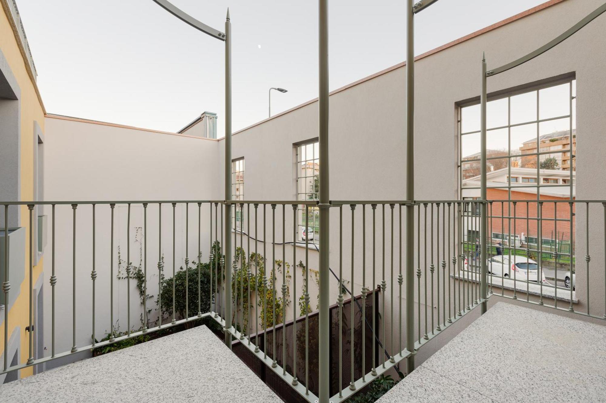 Modern In With Balcony Apartamento Milão