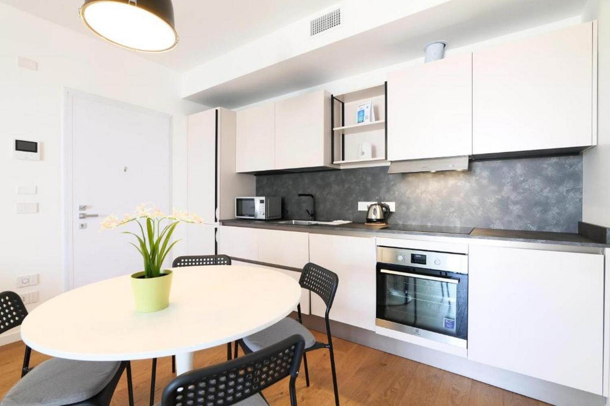 Lovely Terrace - Porta Romana District Apartment *