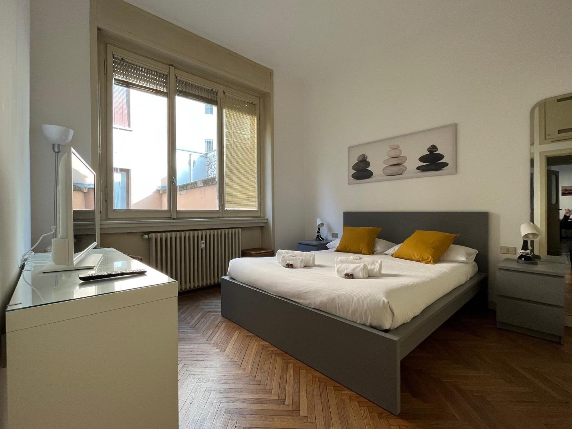 Bwr - Beautiful Near The Center Of Milan, Polibio *