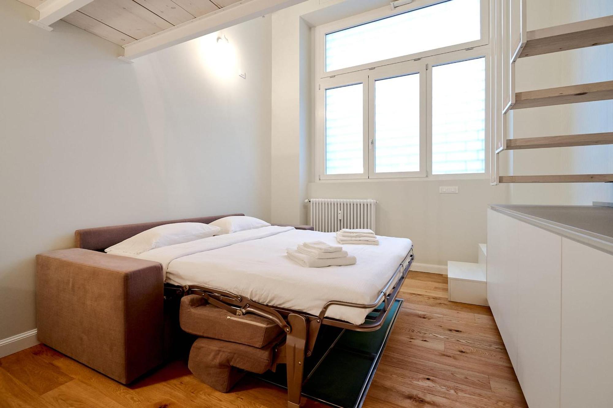 Design Loft Perfect For Couples Apartment *