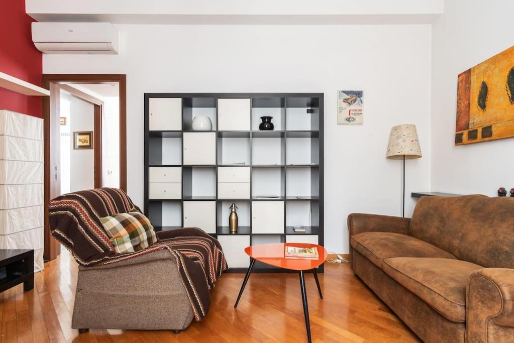 Bilocale In Porta Romana Apartamento Milão