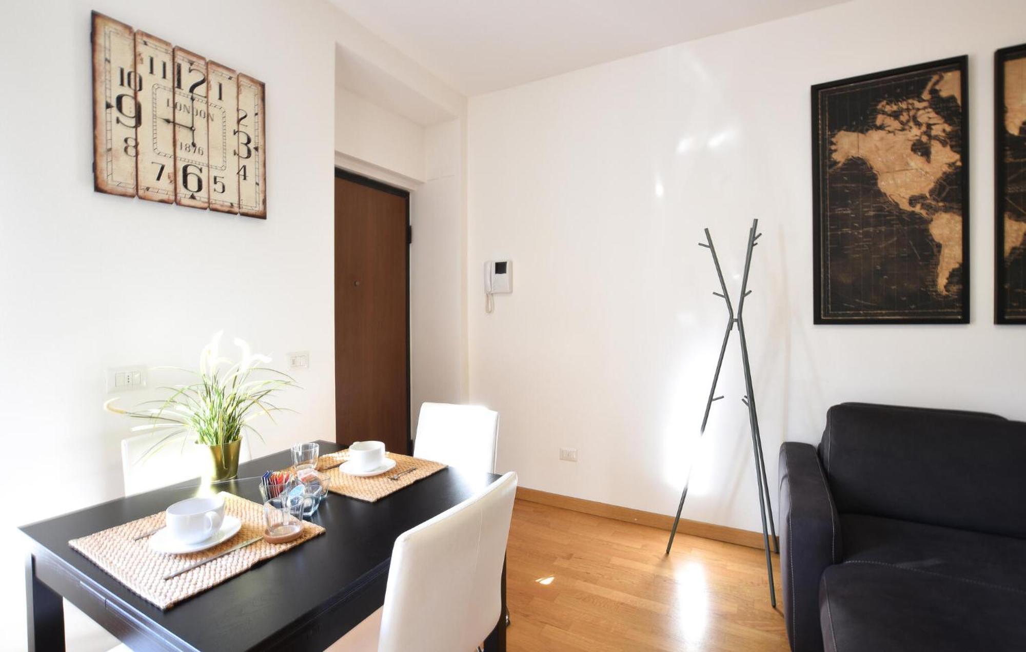 Stunning In With Kitchen Apartment *